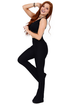 Calça flare Calça flere no tecido colmeia, dando um suave toque de charme para o dia de trabalho ou lazer.Tamanho (P - Veste 36/38)       ...