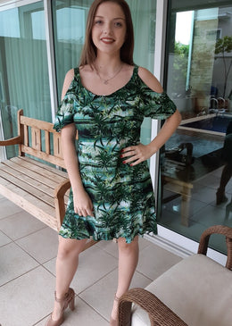 Vestido Palmeira Estampado Verde VESTIDO VISCOSE ESTAMPADO COM OMBRO ABERTO DECOTE ABERTO NOS OMBROSTecido: ViscoseComposição:100% VISCOSE FORRO 100% POLIÉSTER Tabela de MedidaTamanho P veste 38Tamanho M veste 40Tamanho G veste 42Tamanho GG veste 44