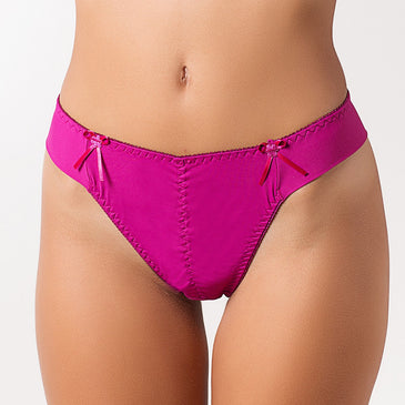 Calcinha em Poliamida sem Elástico no Bumbum | TPM Camila *Tangão confeccionado em Poliamida*Toque macio e agradável*Sem elástico no bumbum*Forro em algodão*Lacinho nas laterias*Franzidinho no centroA modelo veste tamanho M e cor Roxo   tamanhos M...