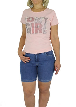 Shorts Dinho's Jeans Basico Delave Shorts :Feminina Modelo:  Meia Coxa (Delave ) Cintura: Alta Marca: Dinho´s Jeans Tecido: Jeans Composição:78,5% Algodão  20% Poliéster 1,5% Elastano