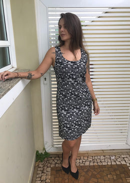 Vestido Tubinho Preto O vestido tubinho é aquele modelo que cai super bem em ocasiões  do dia a dia, tudo vai depender de como você combina. Para um...
