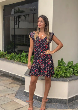 Vestido Olivia Vestido em viscose com forro interno, com babados nas alças, comprimento médio.Aposte no Vestido Olivia com cinto marcando a cintura e scarpim neutro, deixando seu...