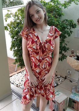 Vestido Babado Duplo Crepe Bege Vestido Mullet Liso Crepe Buble ForradoPerfeito para o dia a dia, com um design elegante, perfeito para mulheres independentes Decote VTecido: CrepeComposição:97% POLIÉSTER 3% ELASTANO FORRO 100% POLIÉSTERTabela de MedidaTamanho...