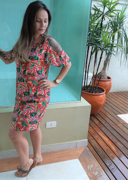 Vestido Babado Viscose Rosa VESTIDO VISCOSE ESTAMPADO COM OMBRO ABERTO Ideal para o seu dia adia, conforto, leveza e desing arrojado, tudo isso em uma unica peçaTabela de medidas:P veste...