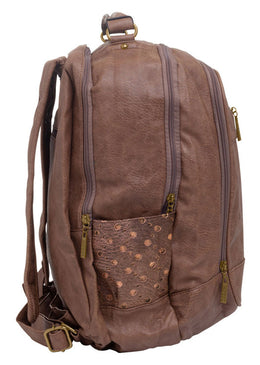 MOCHILA DE COURO SINTÉTICO - MARROM Mochila de Couro Joss com alças duplas de ombro ajustáveis e pendurador com argolas metálicas. Composição: 100% PU Tipo de Tecido: Poliuretano Tipo de Produto:...