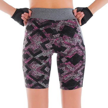 Bermuda Fitness Estampada Cós Alto | Carol 1552 Bermuda FitnessCom cós duplo altoPossui um bolso em tule no lado esquerdoTecido com ótima elasticidadeModelo EstampadoTAMANHOS (A modelo veste a M)P veste o manequim 36/38M...