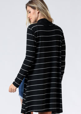Cardigan Listrado Maxi cardigan listrado , manga longa, ideal para dias os dias indefinidos, tecido leve e macio, fashion e prático.Composição:96% Viscose4% Elastano