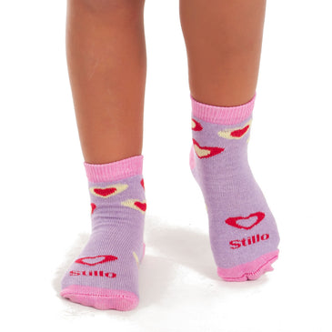 Kit C/ 6 Meias Soquete Infantil Feminina | Stillo 156 Kit com 6 pares de Meia Infantil Feminina estilo soqueteCom lindas estampasComposição: 56% Algodão - 32% Poliéster - 08% Elastodieno - 04%PoliamidaCuidados: Instruções de lavagem:...