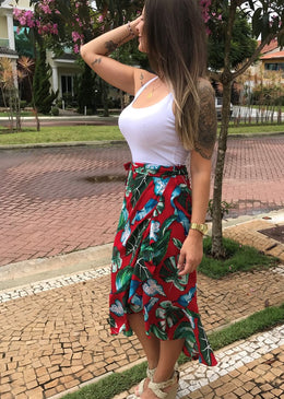 Saia Estampa Folhas Vermelho Saia envelope, com estampas em folhas no tecido crepe bubleTabela de medidas:P veste 38M veste 40G veste 42GG veste 44Composição97% POLIÉSTER 3% ELASTANOFORRO 100% POLIÉSTER
