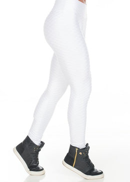 Calça Legging Cirrê Alto Relevo Branco FABRICAÇÃO PRÓPRIA - PRONTA ENTREGA EXCELÊNCIA EM QUALIDADE!DESRIÇÃO DO PRODUTO: Calça legging em cirrê e alto relevo, confeccionada em poliéster, muito confortável, se ajusta perfeitamente...