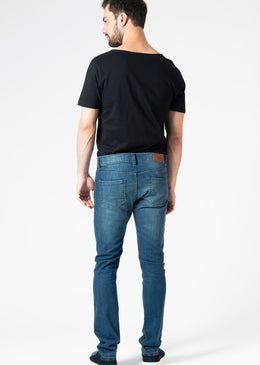 Calça Jeans Skinny Fit Azul Lavagem Média Nossas calças unem conforto e estilo, e seu corte moderno se encaixa em qualquer ocasião.Composição: 98% Algodão e 2% Elastano.A KSA da árvore é uma...