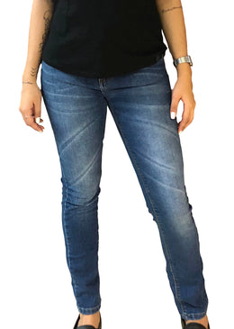 Calça Jeans Feminina Slim Azul Escuro As calças femininas KSA da árvore unem conforto e estilo, sendo leves e frescas para usar em qualquer ocasião.Composição: 99% Algodão e 1% Elastano. Fecho...