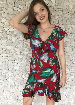 Vestido Babado Duplo Crepe Vermelho Vestido Mullet Liso Crepe Buble ForradoPerfeito para o dia a dia, com um design elegante, perfeito para mulheres independentes Decote VTecido: CrepeComposição:97% POLIÉSTER 3% ELASTANO FORRO 100% POLIÉSTERTabela de MedidaTamanho...