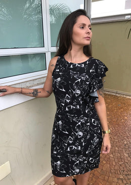 Vestido Babado Viscose Preto Os vestidos são peças curinga em qualquer época do ano, devido a sua autenticidade e ao toque charmoso que promovem às composições. Elaborado em tecido...