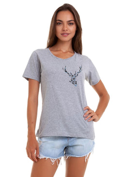CAMISETA FEMININA BASICA ESTAMPADA JOSS - ALCE LOGO Camiseta Feminina Básica Jay Jay com caimento reto estampa em silk, máxima qualidade e conforto para o seu dia a dia. Composição: 100% Algodão Tipo...