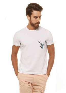 Camiseta F Alce Branca Estampada Camiseta Branca Estampada Masculina Joss - F Alce , caimento reto e solto.- INFORMAÇÕES: Modelo: 4308 - Cor: BRANCA - Composição: 100 % Algodão Lavagem:...