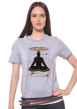 Camiseta Cinza Mescla Estampada Feminina Joss - Buda Pranchas CAMISETA CINZA MESCLA ESTAMPADA FEMININA JOSS , caimento reto e solto.- INFORMAÇÕES: Modelo: 4308 - Cor: CINZA-MESCLA - Composição: 100 % Algodão Lavagem: lavar a...