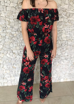Macacão Florido Viscose Azul Macacão ombro a ombro, com estampa florida.Tecido: ViscoseComposição: 100% ViscoseTabela de MedidasTamanho P veste 38Tamanho M veste 40Tamanho G veste 42Tamanho GG veste 44