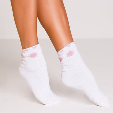 MEIA FEMININA CANO LONGO | FEM WS Meia Feminina Cano longo WS >Com cano Médio Longo>Com desenhos no elástico>Confeccionada em Algodão>Marca WSObs: Os desenhos no elástico são variados.Total conforto para o seu dia-a-dia!Tamanhos Veste do...