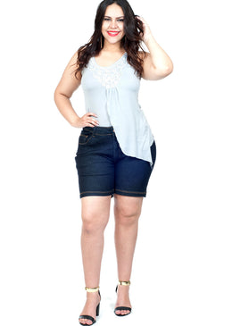 Shorts Dinho’s Jeans Basico Amaciada - Femenino Shorts   :  Feminina Modelo:    Meia Coxa (Amaciada ) Cintura:     Alta Marca:    Dinho´s Jeans Tecido: Jeans Composição:  78,5% Algodão    20% Poliéster   1,5%...