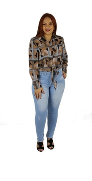 Calça Dinho´s Jeans Cropped Kris(2496) Calça: FeminiaModelo : CroppedCintura:  AltaMarca:    Dinho´s JeansTecido:    JeansComposição: 98% Algodão   2% ElastanoModelo veste tamanho: 38Obs: Calça com Bolso Antifurto> Porta cartão de Credito e Documentos  ETC.