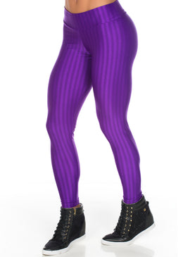Calça Legging Fitness New Zig Roxo | 515 DESCRIÇÃO DO PRODUTO:Calça legging fitness toda em tecido new zig. Confeccionada em poliamida e elastano. Essa peça oferece um efeito texturizado para firmeza e conforto....