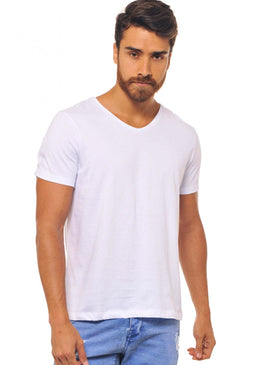 Camiseta Básica Gola V A gola V da Camiseta Básica traz o charme e o estilo que homens modernos buscam para os momentos de lazer ou para criar um...