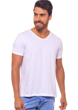 Camiseta Básica Gola V A gola V da Camiseta Básica traz o charme e o estilo que homens modernos buscam para os momentos de lazer ou para criar um...