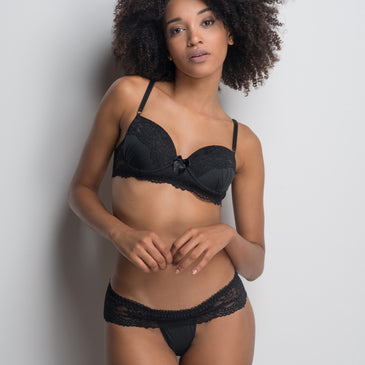 Conjunto de Lingerie com Renda e Babado | Giseli 20003 Conjunto de Lingerie Especial Sensual com bojo bolha (enchimento) nos tamanhos P e M e casquinha no tamanho G. Todo detalhado em renda com aros...