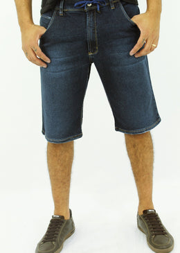 Bermuda Yunes Jeans Cordão Azul Masculina Bermuda MasculinaModelo : Cordão AzulCintura AltaMarca: Yunes JeansTecido: JeansComposição: 78% Algodão    20% Poliéster  2% ElastanoModelo veste tamanho: 40Obs: Bermuda Bolso Antifurto> Porta  cartão de Credito ,Dinheiro e Etc...