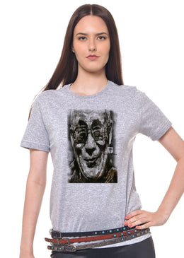 Camiseta Joss Cinza Mescla Estampada Gandhi Camiseta Cinza Mescla Estampada Feminina Joss , Caimento Reto E Solto.-- Cor: Cinza-Mescla - - Composição: 100 % Algodão - Lavagem: Lavar A Mão Ou...
