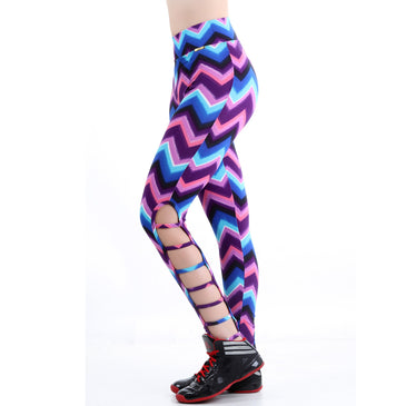 Calça Legging Fitness com Abertura nas Panturrilhas | LegATAQUE ESTAMPAS NO FINAL DAS IMAGENS, NA ORDEM. *Calça tipo Legging confeccionada em Poliéster*Cós médio duplo com elástico no interior proporcionando maior segurança e firmeza*Recortes na panturrilha*Lindas estampas A...