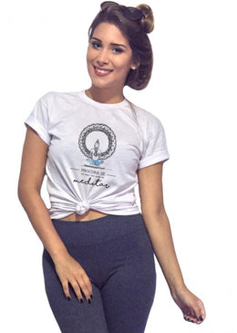 T-Shirt Joss Meditar T-Shirt Feminina com Caimento Reto e Gola Careca.-INFORMAÇÕES: Modelo: 1504 TshirtFemBrancCor: BrancoComposição: 100% AlgodãoLavagem: lavar a mão ou máquina, não alvejar, não secar em tambor, não...