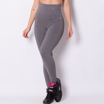 Calça Legging Básica de Cós Alto 16cm | 20021 Calça Legging confeccionada em Suplex com cós alto duplo de 16 centímetros (sem esticar). ✓ Cós duplo para para ajudar a modelar o corpo e...