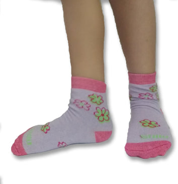Par de Meia Infantil em Algodão - Dily Modas DESCRIÇÃO DO PRODUTO:Par de meia infantil. O par será enviado no tamanho solicitado e em imagem variada.Produto confortável, macio e de ótima qualidade.INFORMAÇÕES TÉCNICAS: 56% algodão32% poliéster08%...