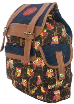 MOCHILA FEMININA - CORUJA GRANDE - MARROM Mochila Feminina com estampa Fechamento do compartimento principal feito com cordão regulavel e fechos imantados Bolso Grande frontal Bolso interno Bolsos Laterais Material do Produto:...