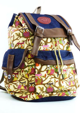 MOCHILA FEMININA - CORUJA GRANDE - BEGE Mochila Feminina com estampa Fechamento do compartimento principal feito com cordão regulavel e fechos imantados Bolso Grande frontal Bolso interno Bolsos Laterais Material do Produto:...