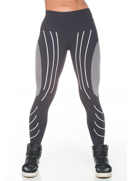 FABRICAÇÃO PRÓPRIA - PRONTA ENTREGA EXCELÊNCIA EM QUALIDADE!DESCRIÇÃO DO PROUTO: Calça legging confeccionada com tecido de alta compressão e com cós alto anatômico que vai... 