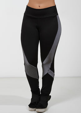 Calça Legging Fitness 3DExcelente modelagem e muito confortável para o seu dia a dia.Compre com quem entende de moda fitnessComposição: 90% Poliéster 10% Elastano 
 