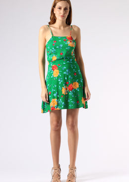 Vestido Evasê estampado, confeccionado em viscose, todo forrado e com bojo, detalhe para as costas que ajustam.Composição:100% ViscoseForro:100% Poliester 