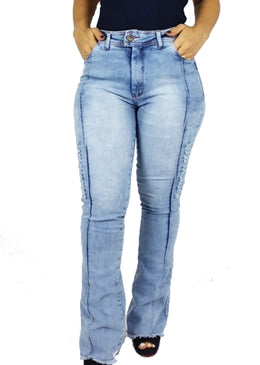 Calça: FeminiaModelo : FlareCintura:  AltaMarca:    Dinho´s JeansTecido:    JeansComposição: 83% Algodão 15%Poliester   2%ElastanoModelo veste tamanho: 38Obs: Calça com Bolso Antifurto> Porta cartão de Credito e Documentos  ETC. 