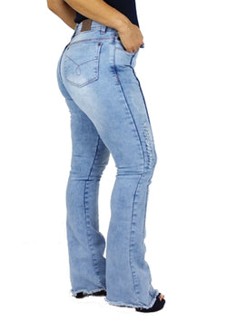 Calça: FeminiaModelo : FlareCintura:  AltaMarca:    Dinho´s JeansTecido:    JeansComposição: 83% Algodão 15%Poliester   2%ElastanoModelo veste tamanho: 38Obs: Calça com Bolso Antifurto> Porta cartão de Credito e Documentos  ETC. 