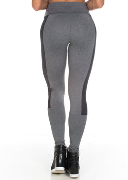 DESCRIÇÃO DO PRODUTO:Calça legging fitness na cor mescla. O detalhe dessa peça fica por conta da lateral em cirrê preto. O tecido cirrê é responsável... 