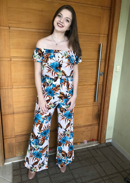 Macacão ombro a ombro, com estampa florida.Tecido: ViscoseComposição: 100% ViscoseTabela de MedidasTamanho P veste 38Tamanho M veste 40Tamanho G veste 42Tamanho GG veste 44 