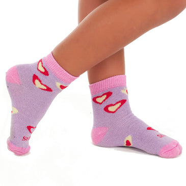 Kit com 6 pares de Meia Infantil Feminina estilo soqueteCom lindas estampasComposição: 56% Algodão - 32% Poliéster - 08% Elastodieno - 04%PoliamidaCuidados: Instruções de lavagem:... 