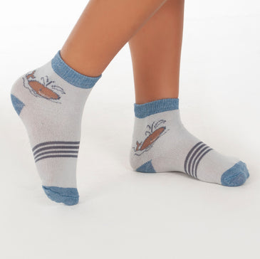 Kit com 6 pares de Meia Infantil Masculina estilo soqueteCom lindas estampasComposição: 56% Algodão - 32% Poliéster - 08% Elastodieno - 04%PoliamidaCuidados: Instruções de lavagem:... 