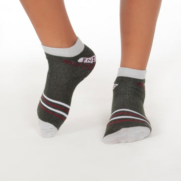   Kit com 6 pares de Meia Infantil Masculina estilo soquete Com lindas estampas   Composição: 56% Algodão - 32% Poliéster - 08% Elastodieno -... 