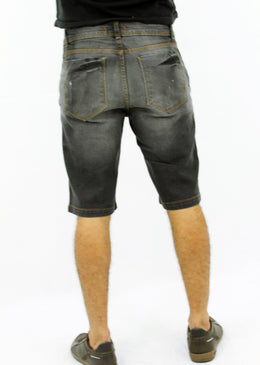 Bermuda MasculinaModelo : VersalhesCintura AltaMarca: YUnes JeansTecido: JeansComposição: 80% Algodão    18% Poliéster  2% ElastanoModelo veste tamanho: 40Obs: Bermuda Bolso Antifurto> Portas cartão de Credito,Dinheiro ,Etc..  