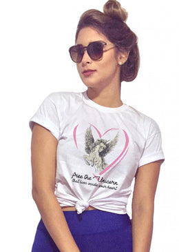 T-Shirt Feminina Free The Unicorn com Caimento Reto e Gola Careca.-INFORMAÇÕES: Modelo: 1511TshirtFemCor: BrancoComposição: 100% AlgodãoLavagem: lavar a mão ou máquina, não alvejar, não secar em... 