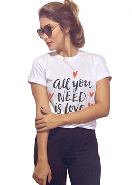 T-Shirt Feminina All You Need com Caimento Reto e Gola Careca.-INFORMAÇÕES: Modelo: 6391TshirtFemCor: Branco/CinzaTamanho: ÚnicoComposição: 100% AlgodãoLavagem: lavar a mão ou máquina, não alvejar, não secar... 